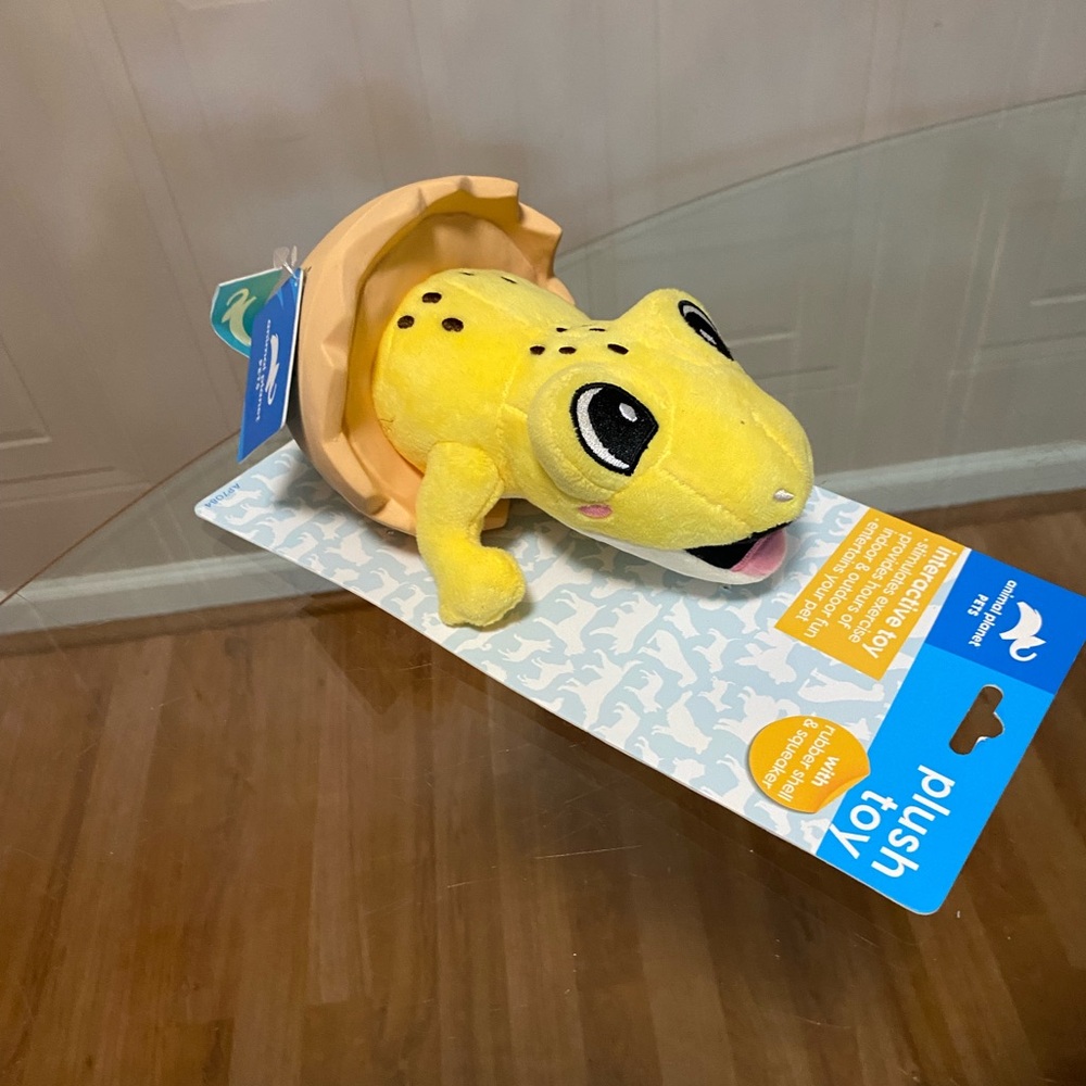 Animal Planet Interactive Pet Dog Toy with Squeaker Salamander 11”